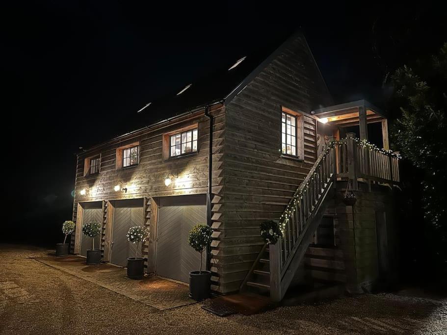 AlderburyThe Coach House公寓 外观 照片