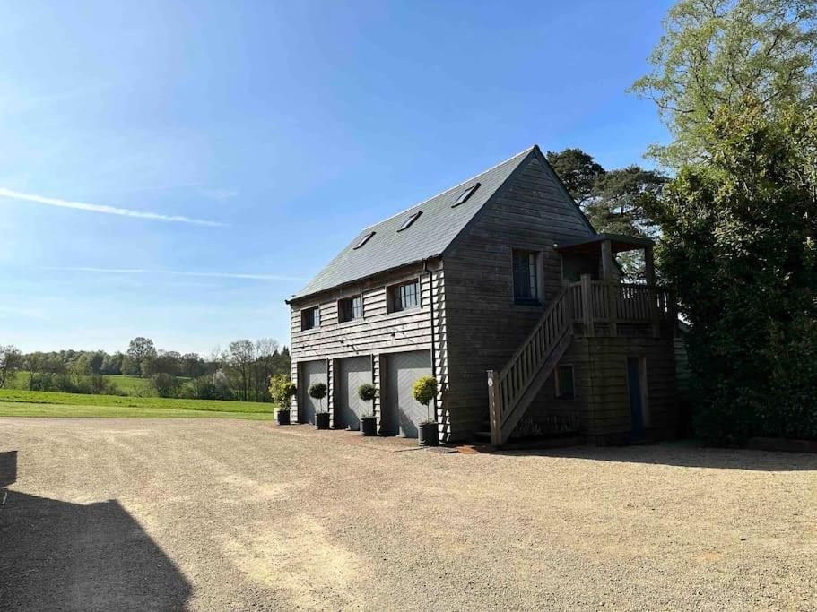 AlderburyThe Coach House公寓 外观 照片